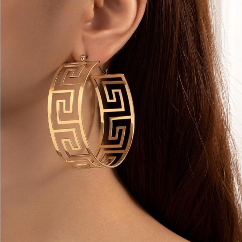 Hoop ❤️ Earrings - Picture 2 of 6